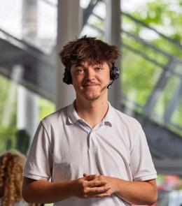 Chargé debout de face